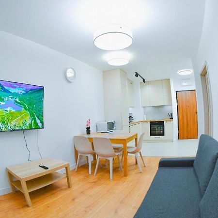 Elegant Two-Room Apartment, Sleeps 4, Near Turon Arena, With Balcony Krakow Exterior photo