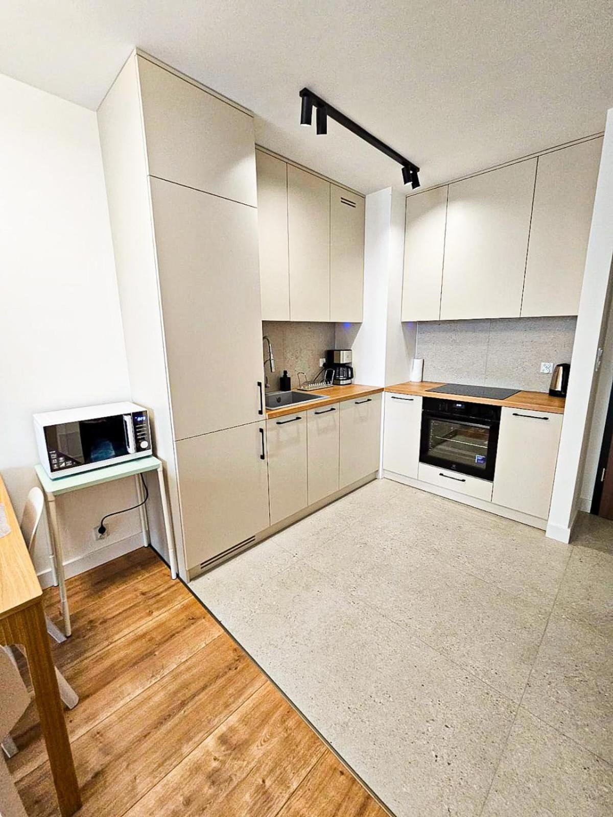 Elegant Two-Room Apartment, Sleeps 4, Near Turon Arena, With Balcony Krakow Exterior photo